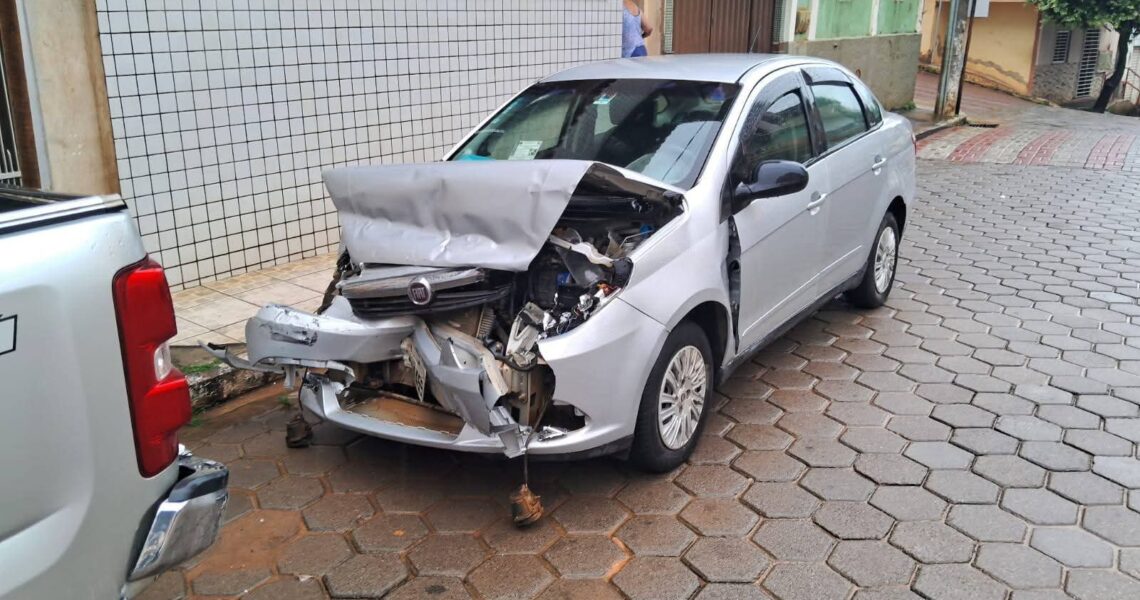 ENGAVETAMENTO DE VEÍCULOS EM MIRADOURO NESTA SEXTA