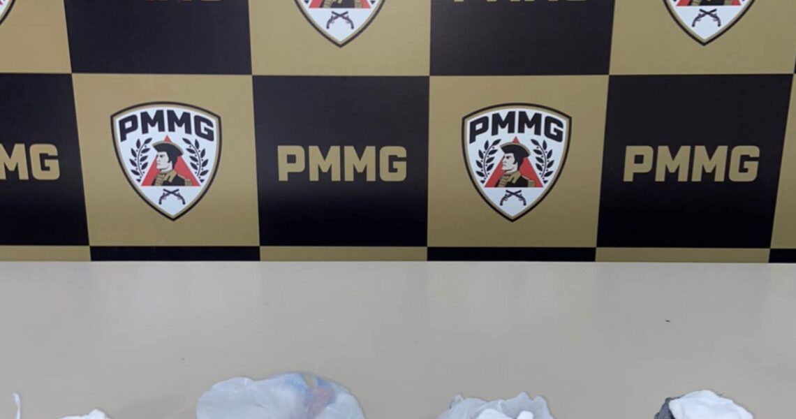PMMG PRENDE MULHER POR TRÁFICO DE DROGAS NO BAIRRO TRIÂNGULO EM CARANGOLA