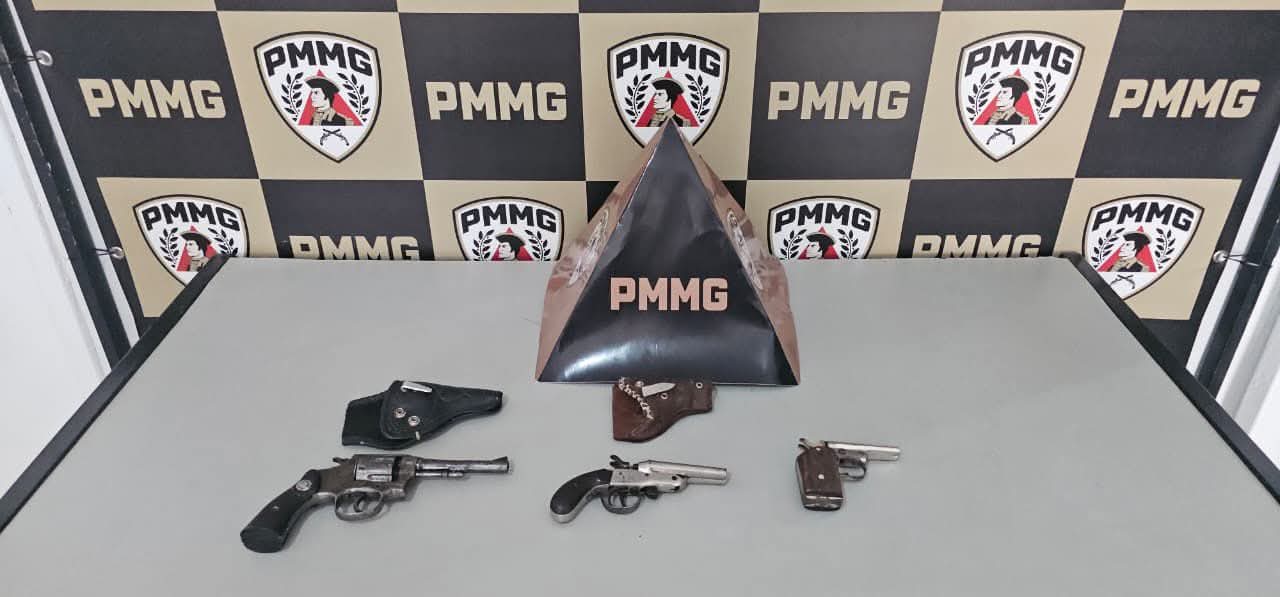 PM APREENDE TRÊS ARMAS DE FOGO NA ZONA RURAL DE FERVEDOURO