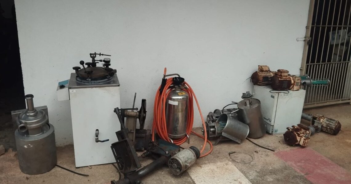 PM RECUPERA MAQUINÁRIO INDUSTRIAL NO AEROPORTO EM MURIAÉ E BUSCA IDENTIFICAR OS PROPRIETÁRIOS