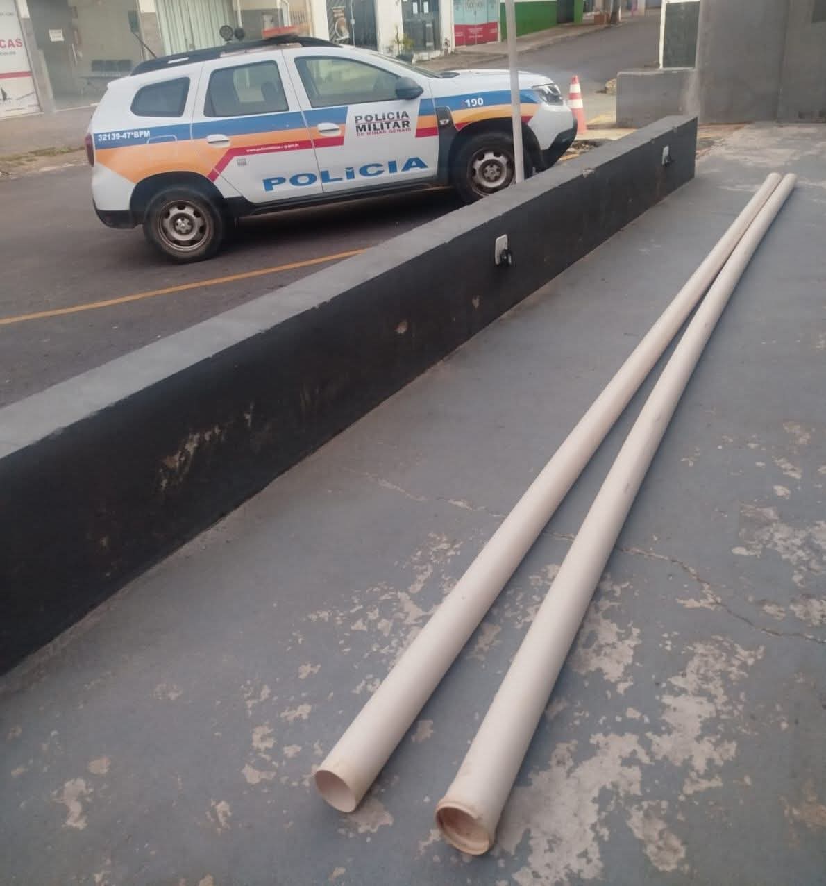 AÇÃO DA PM PRENDE DUPLA POR FURTO EM MURIAÉ COM APOIO DE MILITARES DE FOLGA