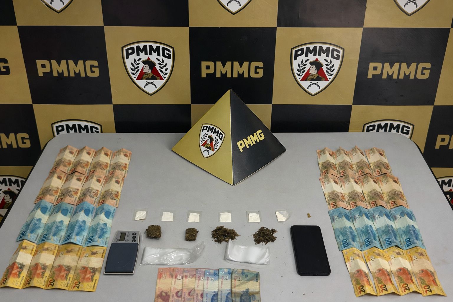 HOMEM É PRESO POR TRÁFICO DE DROGAS APÓS DENÚNCIA EM ORIZÂNIA