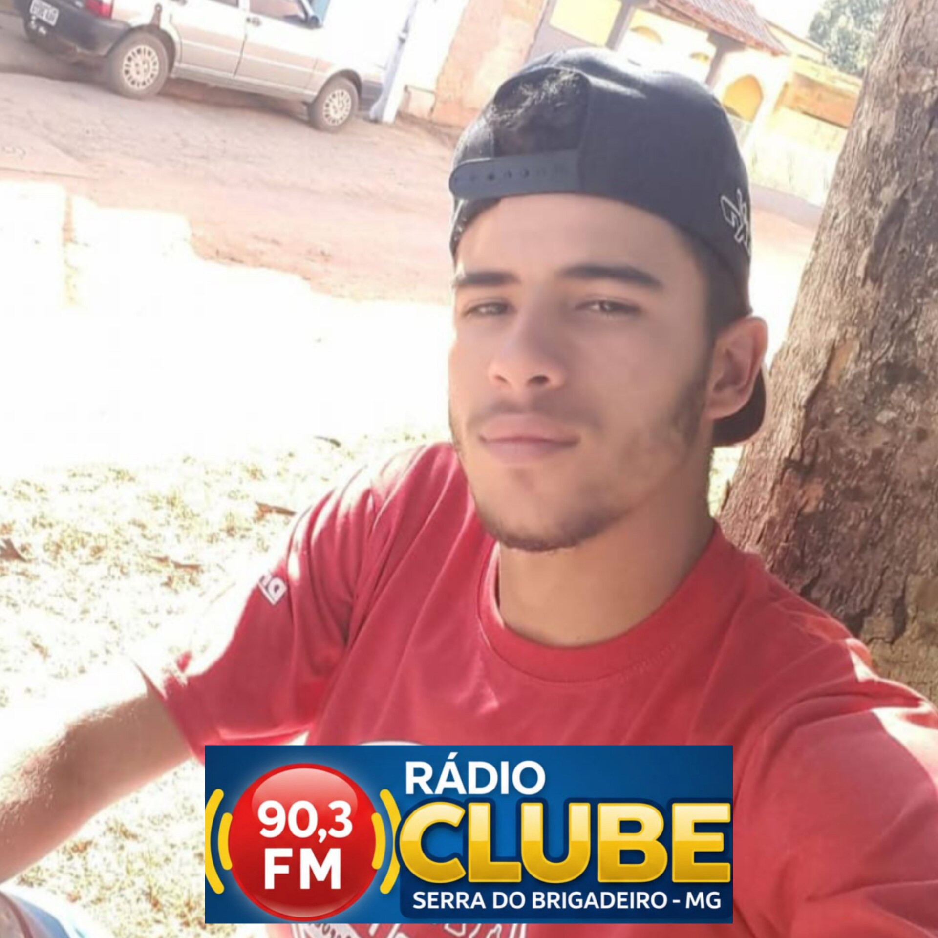 NAMORADA ENCONTRA NAMORADO MORTO DENTRO DE CASA, EM FERVEDOURO