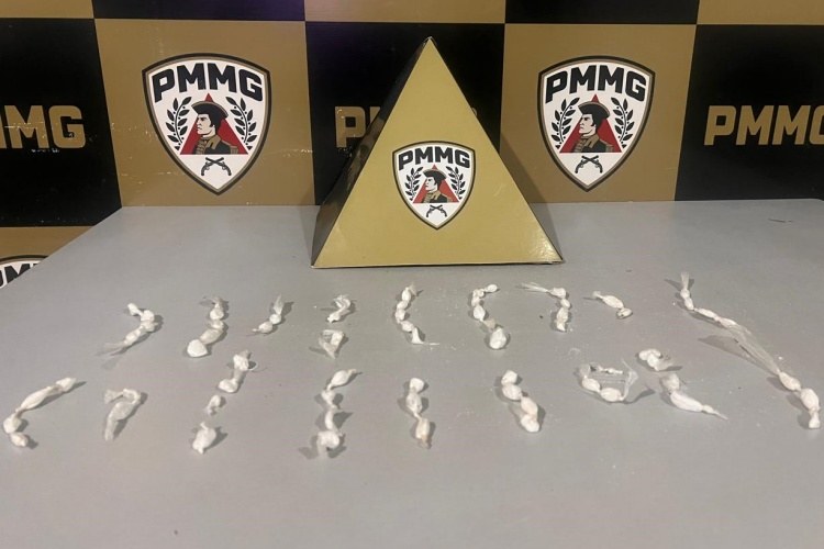 PM APREENDE COCAÍNA EM DIVINO, SUSPEITO FOGE DO LOCAL