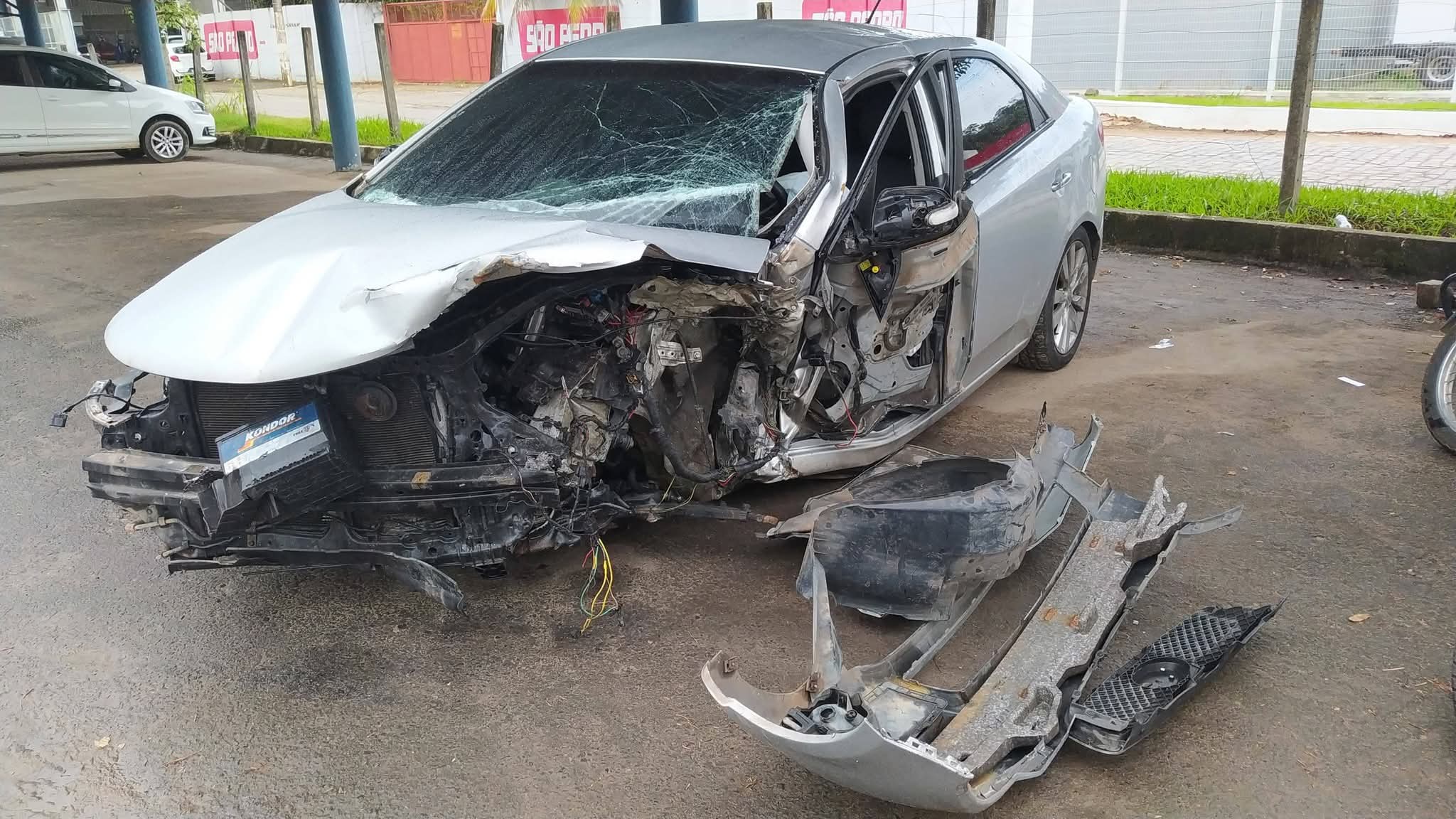 ACIDENTE ENVOLVE TRÊS VEICULOS NA BR 116, EM MURIAÉ NESTE DOMINGO
