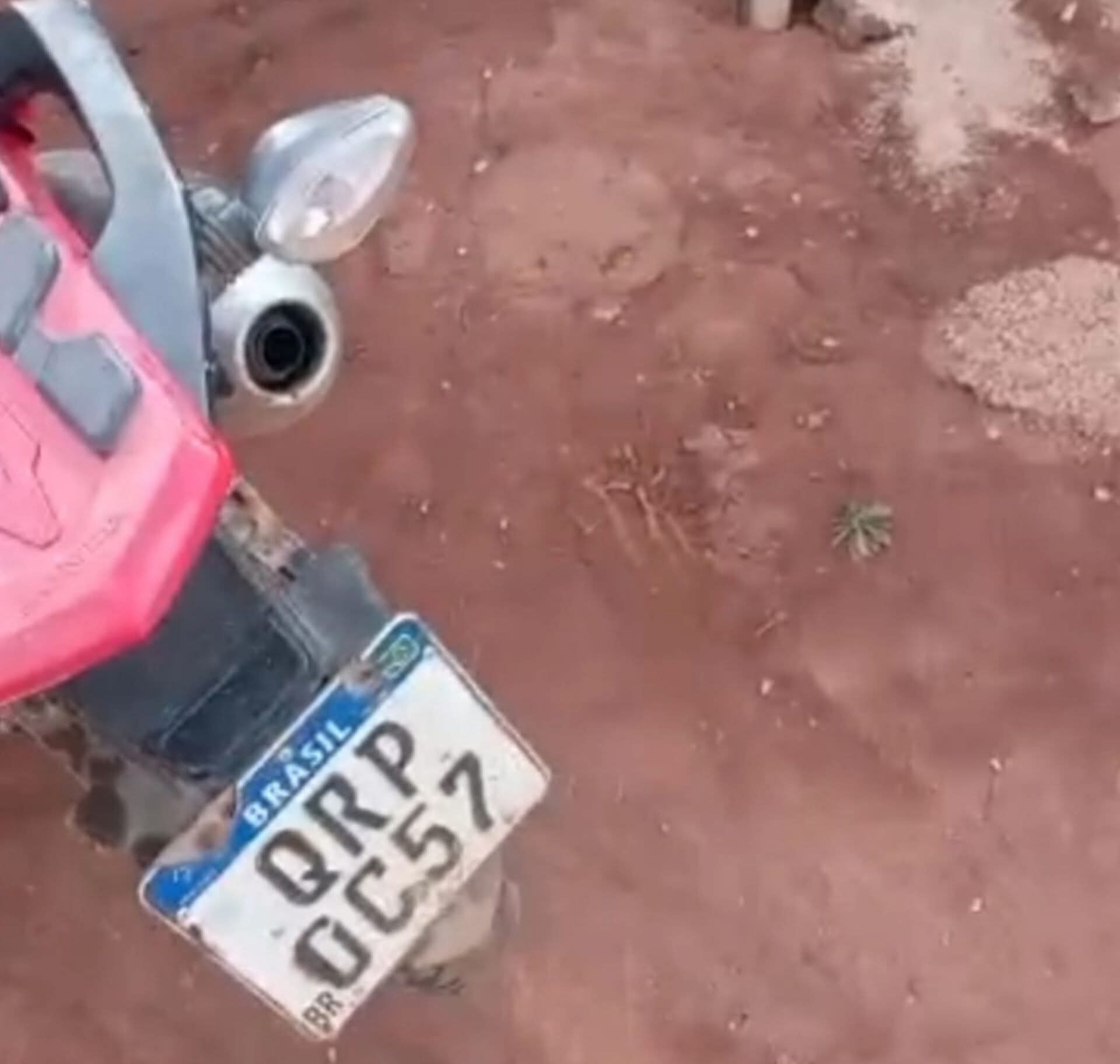 MOTOCICLETA É ROUBADA NA ZONA RURAL DE MIRADOURO, NO TIJOLO