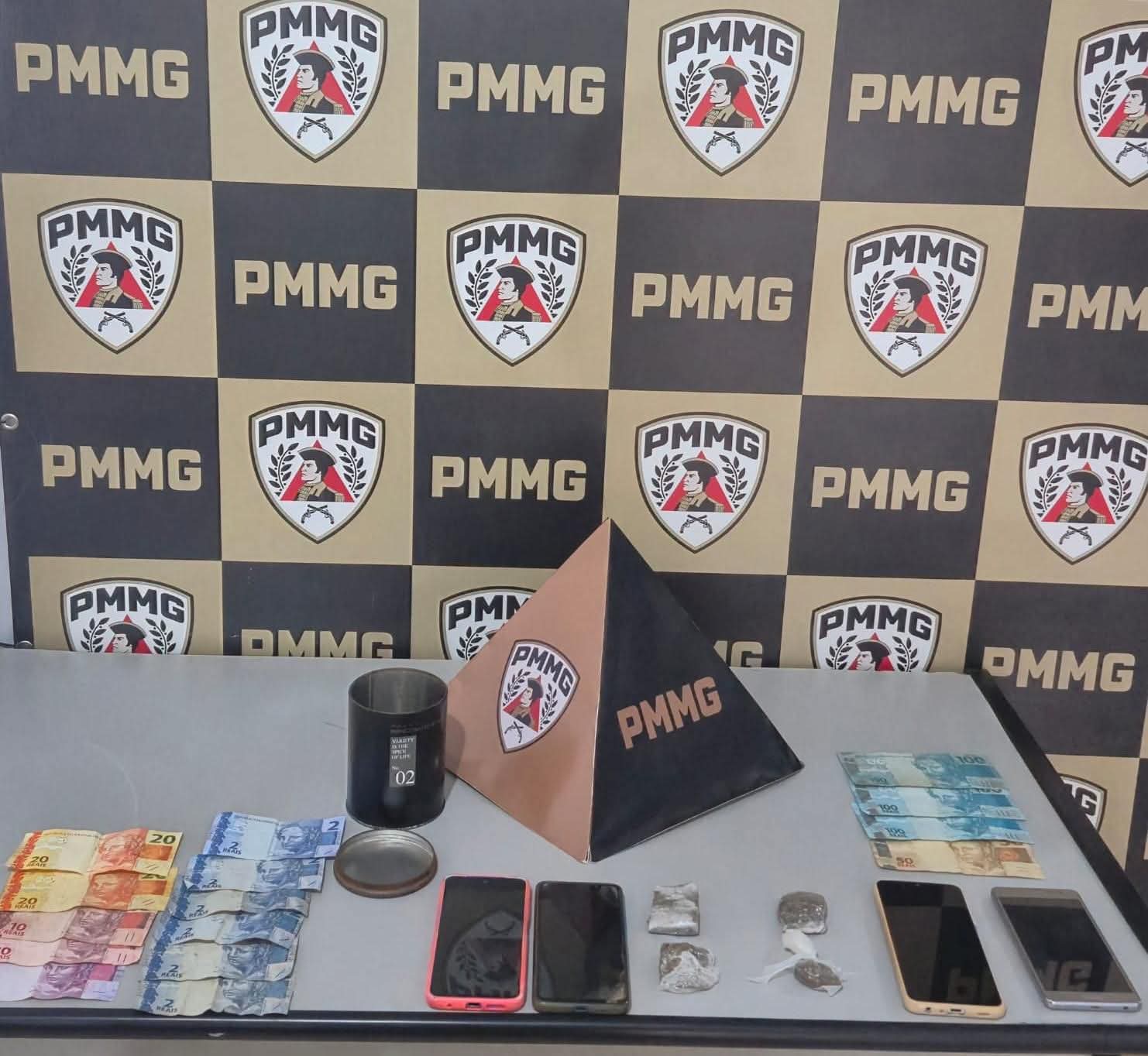 PM REALIZA OPERAÇÃO DE COMBATE AO TRÁFICO DE DROGAS E PRENDE INDIVÍDUO DE MIRAÍ