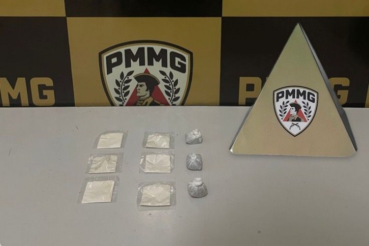 PM APREENDE  DROGAS NO CÓRREGO DO INDAÍA, EM ORIZÂNIA