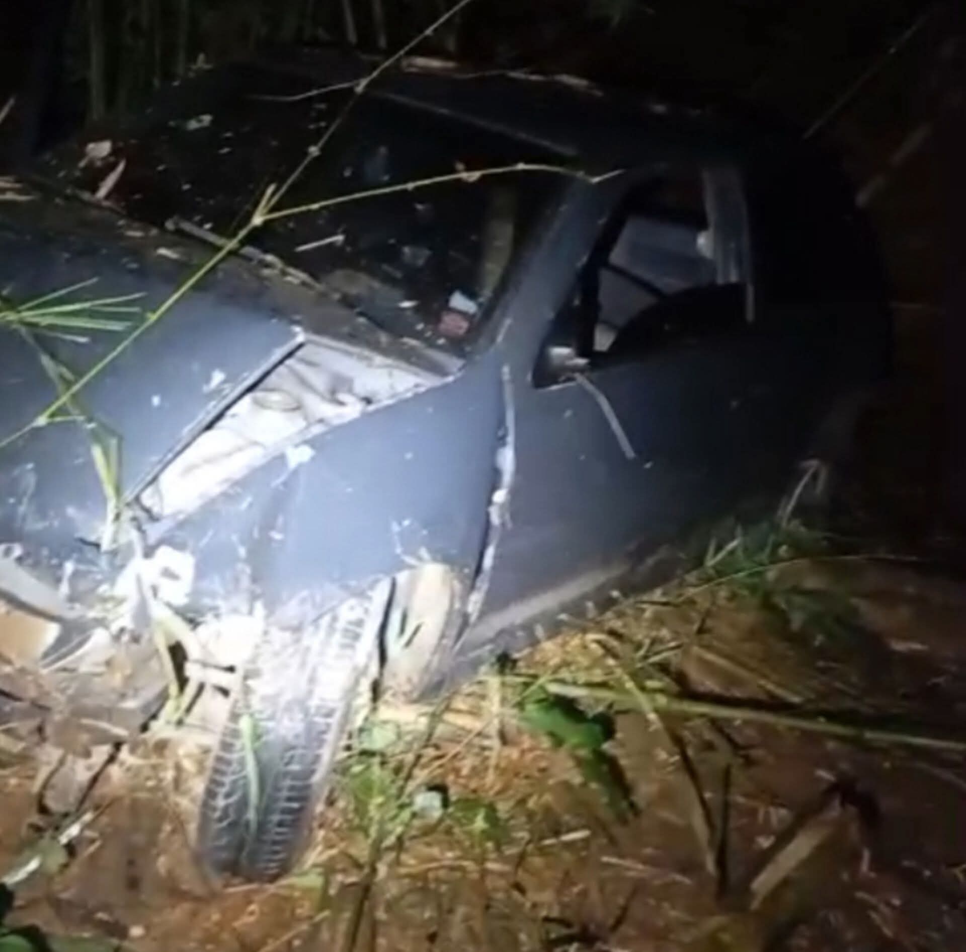 PERSEGUIÇÃO POLICIAL TERMINA EM ACIDENTE E MULHER PRESA NA BR 356