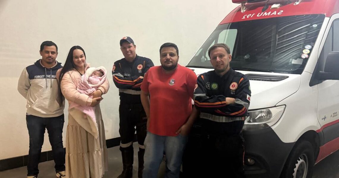 REENCONTRO EMOCIONANTE: A GRATIDÃO QUE NÃO CABE EM PALAVRAS- PAIS DE CRIANÇA VOLTAM A BASE DO SAMU PARA AGRECEDER SALVAMENTO DURANTE ENGASGAMENTO