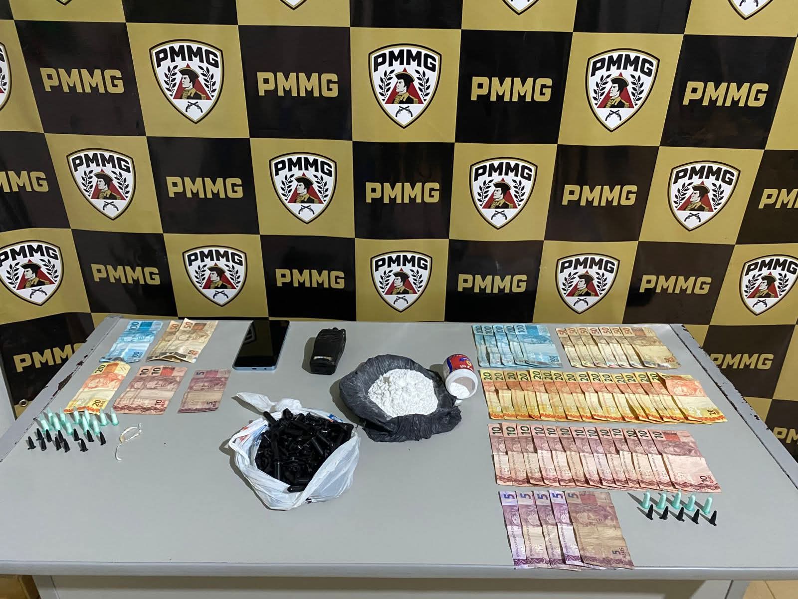PM APRENDE MENOR E PRENDE MAIOR ACUSADOS DE TRÁFICO DE DROGAS EM MIRADOURO