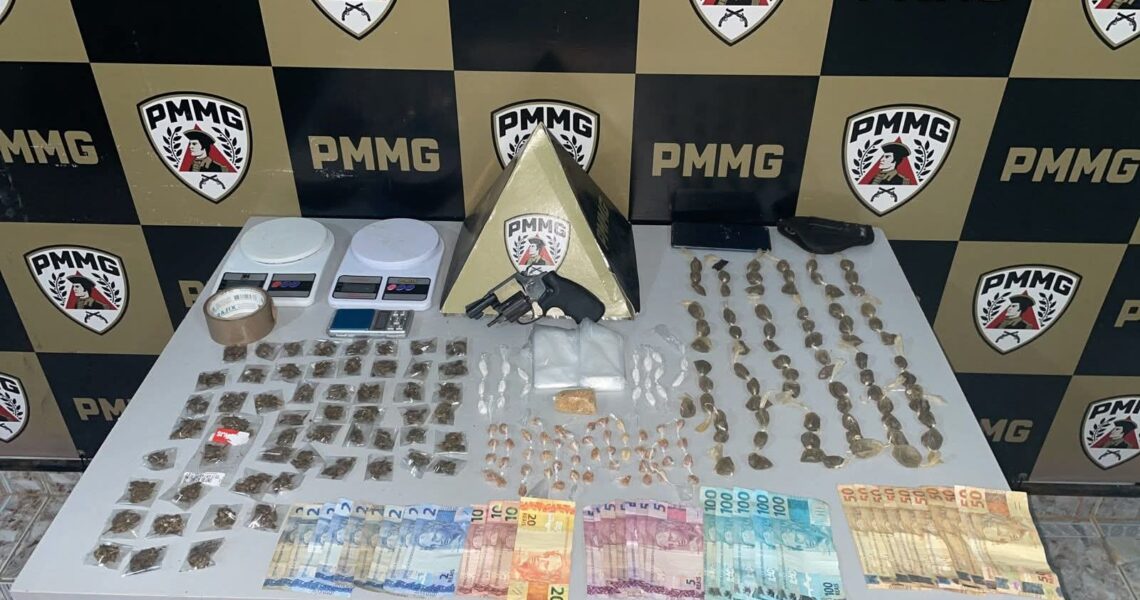 PMMG CUMPRE MANDADOS JUDICIAIS EM DIVINO E APREENDE DROGAS, ARMA DE FOGO E MATERIAIS UTILIZADOS NO TRÁFICO