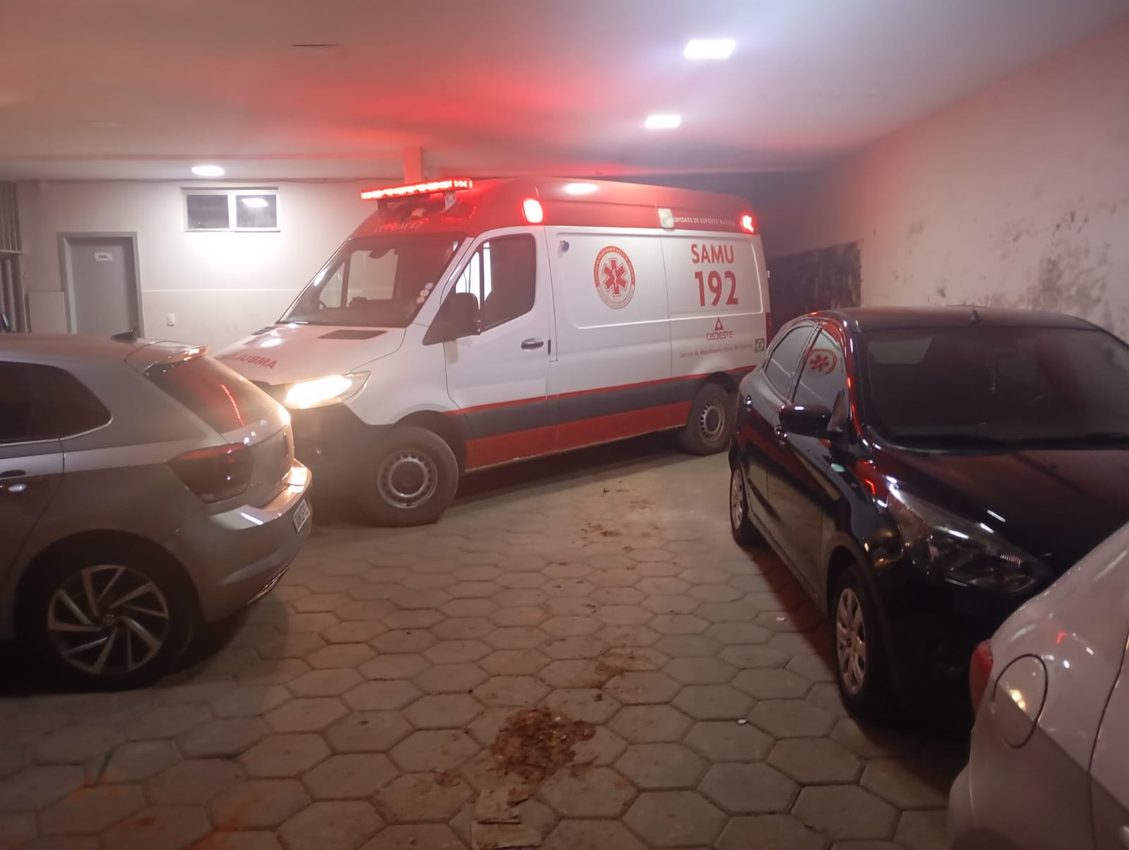 MULHER MORRE AO CAIR DE CAMINHONETE DURANTE TRAJETO NA COLHEITA DE CAFÉ EM ALTO JEQUITIBÁ