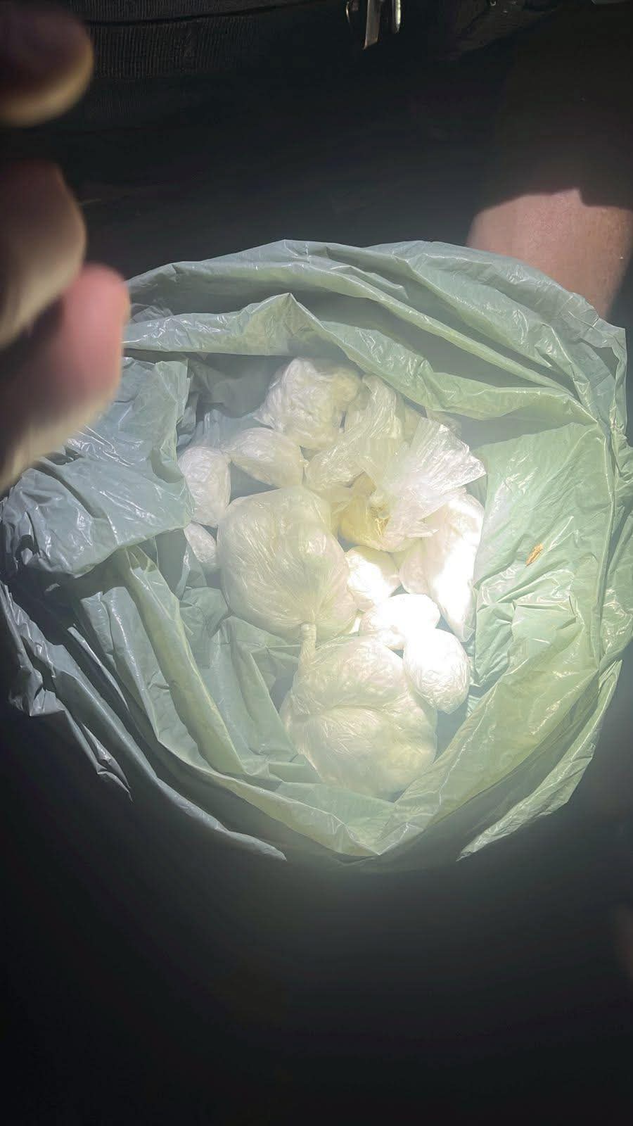 PM APREENDE DROGAS NO BAIRRO PADRE TIAGO EM MURIAÉ