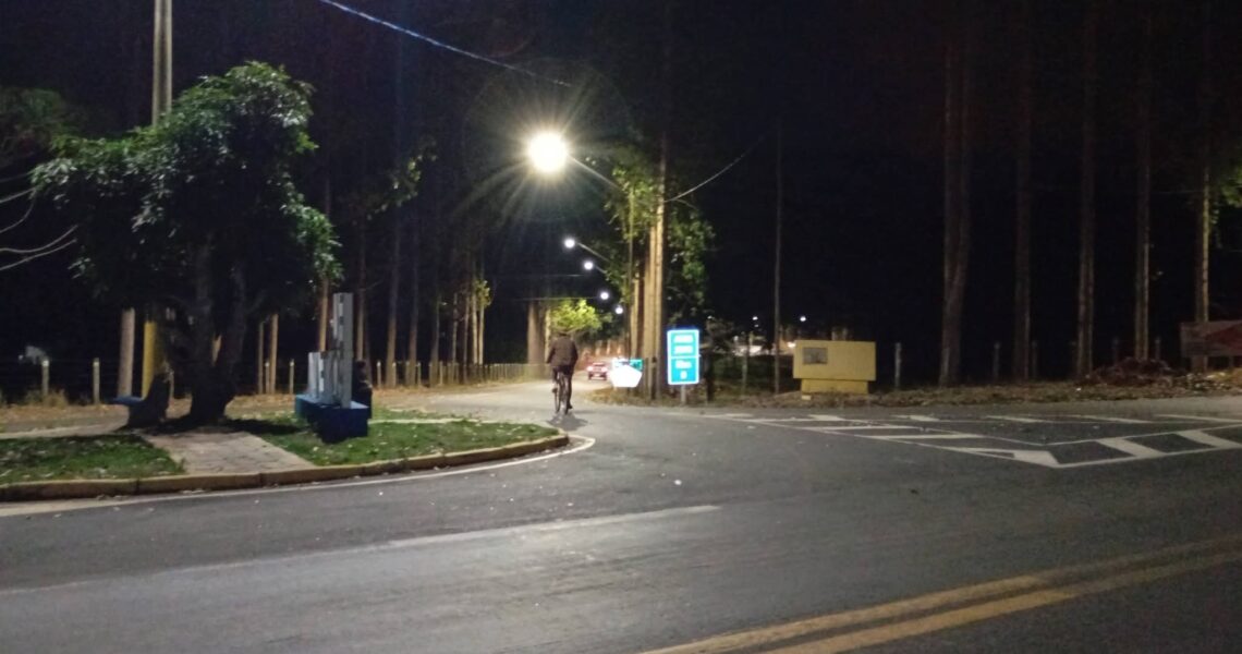 VEREADOR MAURO E PREFEITO SILAS ENTREGAM ILUMINAÇÃO DO TREVO DE PONTE ALTA ATÉ AO DISTRITO, OFERECENDO MAIS SEGURANÇA PARA TODOS
