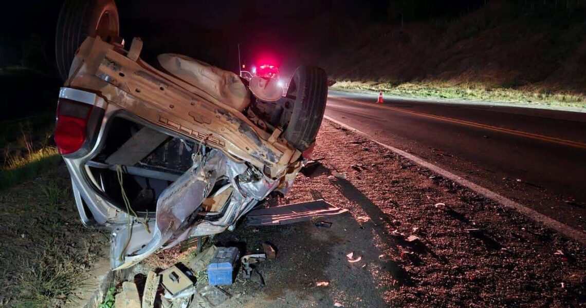 CAMINHÃO SE CHOCA CONTRA CARRO E MOTO PARADOS NA BR 116 EM MIRADOURO PRA MANUTENÇÃO E DUAS PESSOAS FORAM ATROPELADAS
