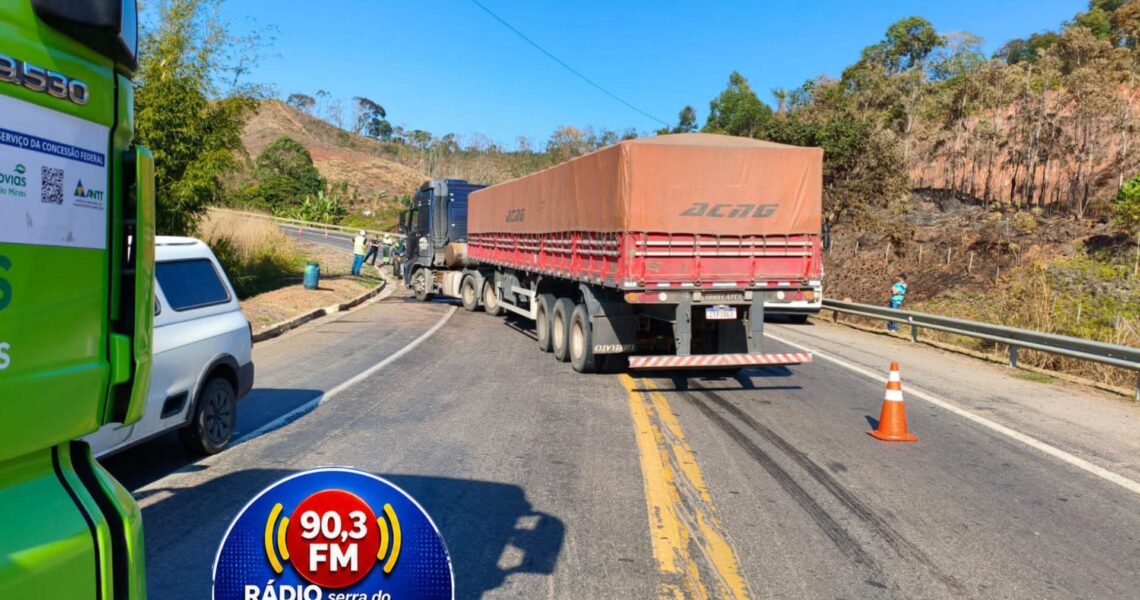 ACIDENTE ENTRE CARRO E CARRETA NA CURVA DO DEUS ME LIVRE, BR 116, EM DIVINO