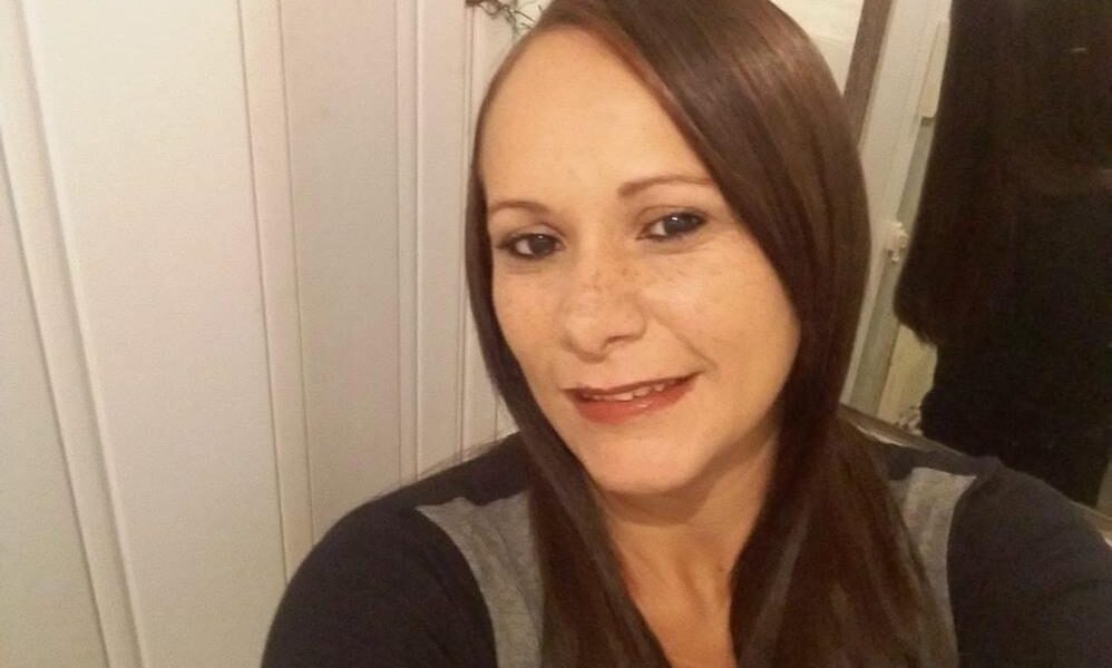 CARRO ESCORREGA NA LAMA NA PISTA QUE LIGA DIVINO  À BRE 116, CAPOTA E TERMINA COM MORTE DE MULHER DE 35 ANOS