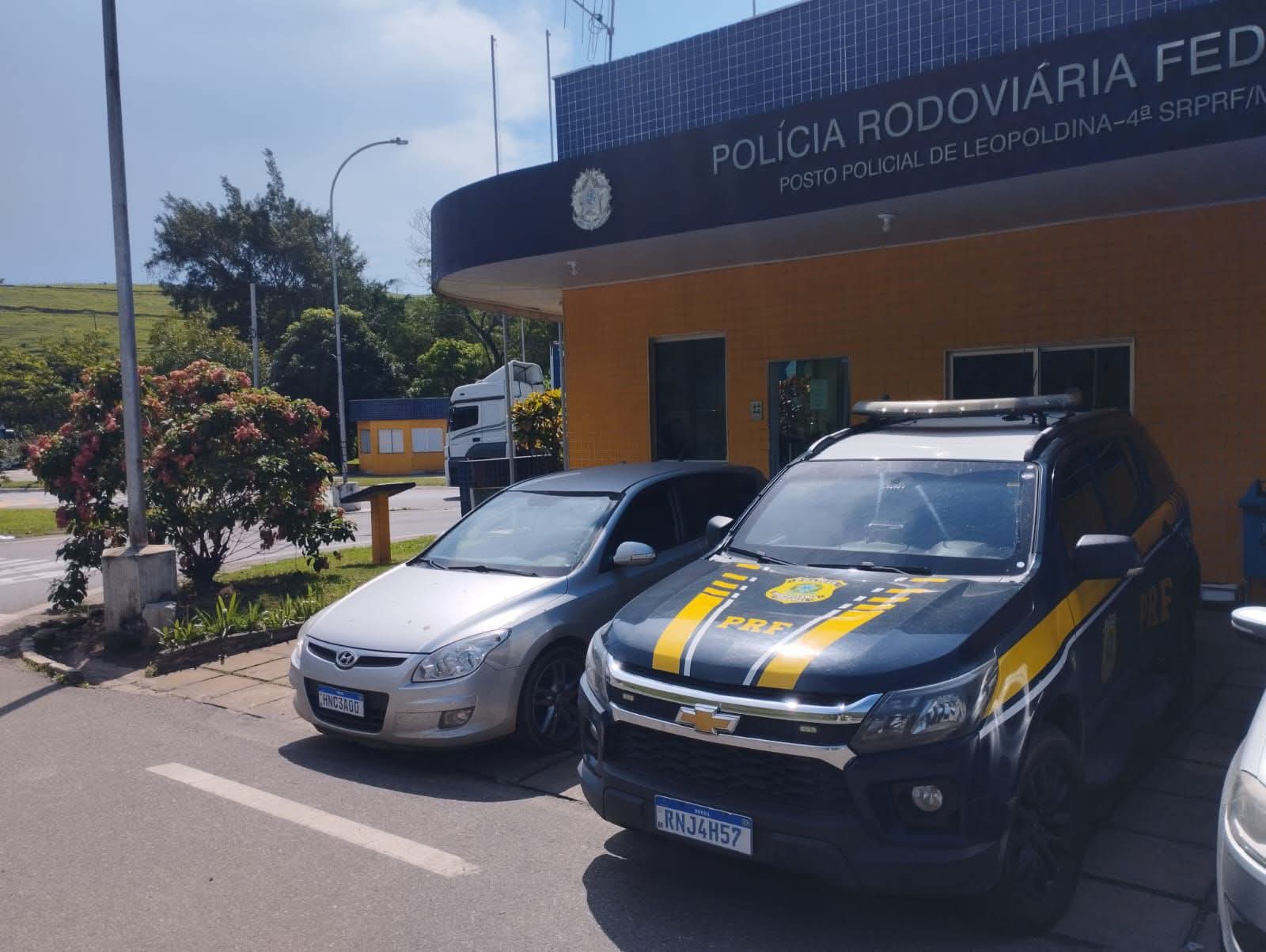 PRF DE LEOPOLDINA RECUPERA VEÍCULO ROUBADO