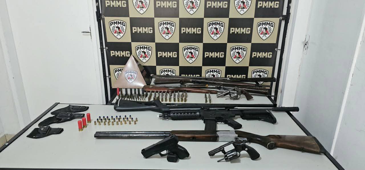 OPERAÇÃO “PÓ DA ESTRADA”: POLÍCIA CIVIL E PMMG PRENDEM TRÊS PESSOAS E APREENDEM SETE ARMAS E DROGAS EM FERVEDOURO
