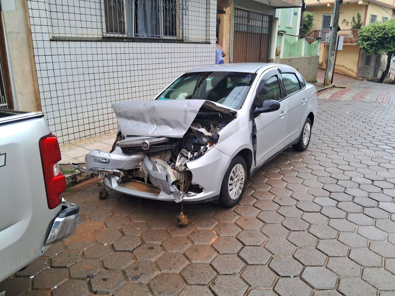 ENGAVETAMENTO DE VEÍCULOS EM MIRADOURO NESTA SEXTA