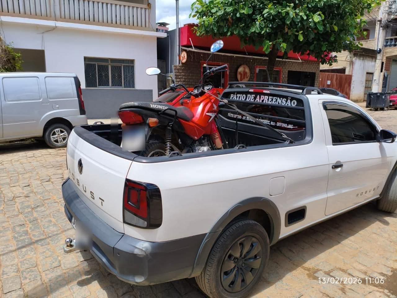 POLÍCIA MILITAR RECUPERA MOTOCICLETA FURTADA E PRENDE AUTORES EM DIVINO