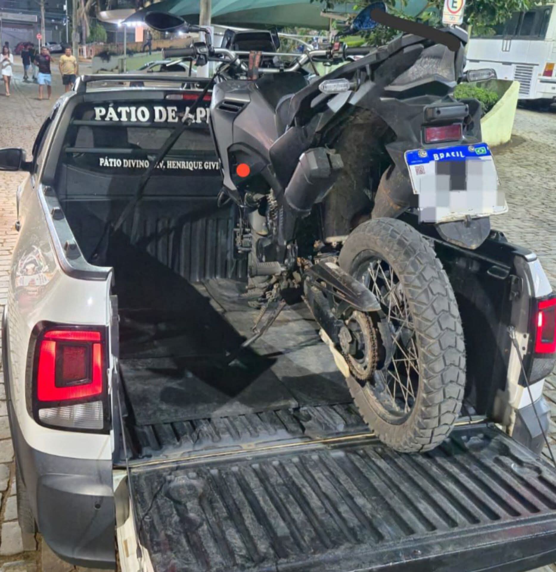 PMMG PRENDE DUPLA E RECUPERA MOTOCICLETA CLONADA EM DIVINO