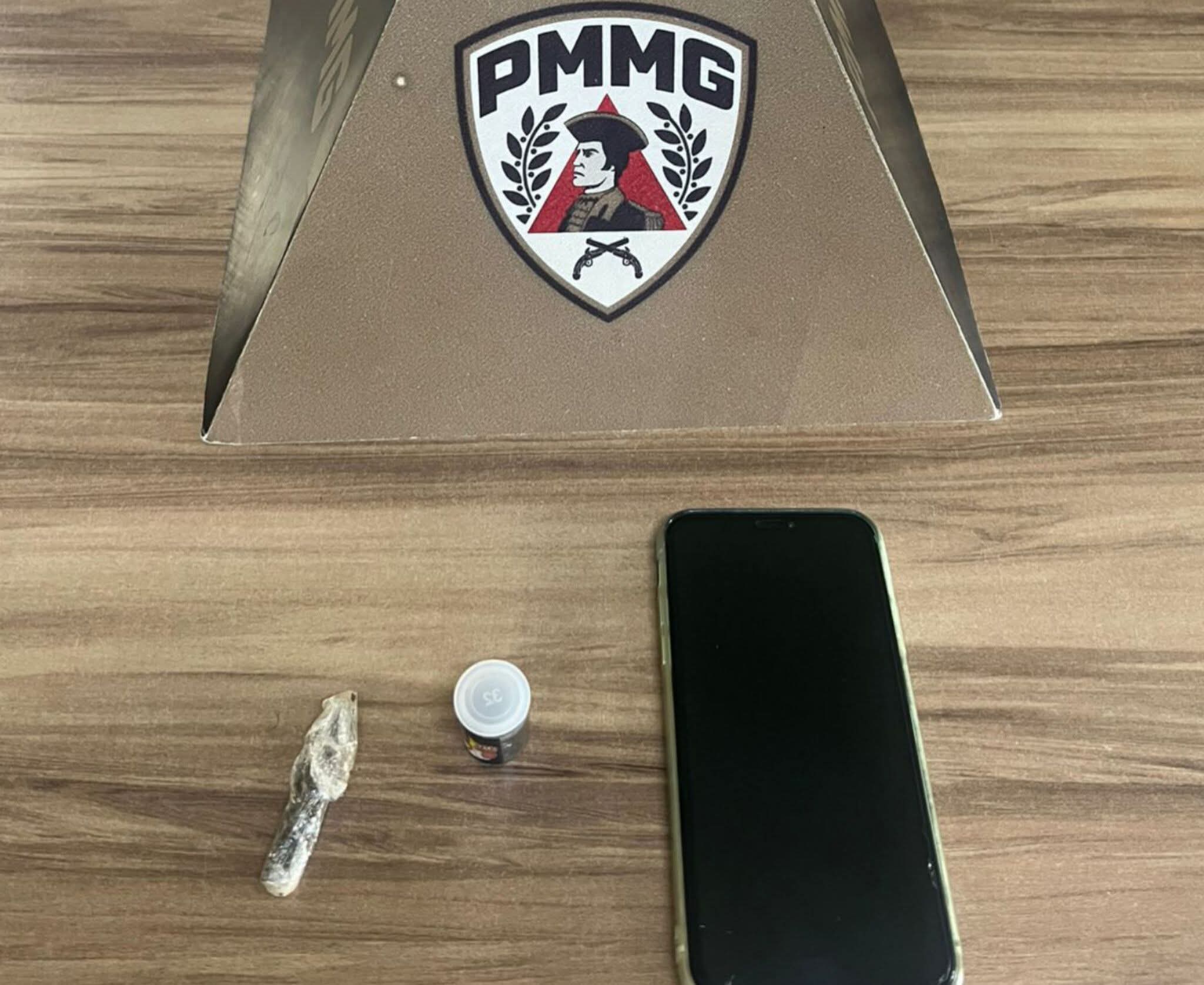 PMMG APREENDE DOIS ADOLESCENTES POR FURTO E RECUPERA CELULAR NO CENTRO DE MURIAÉ