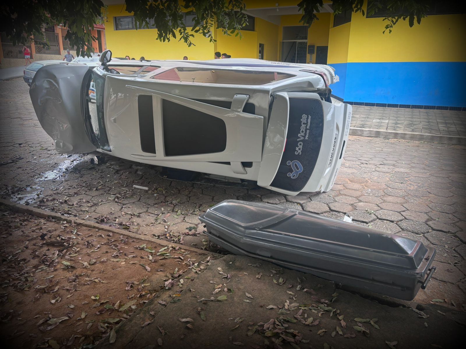 GOL BATE EM CARRO DE FUNERÁRIA EM MUTUM