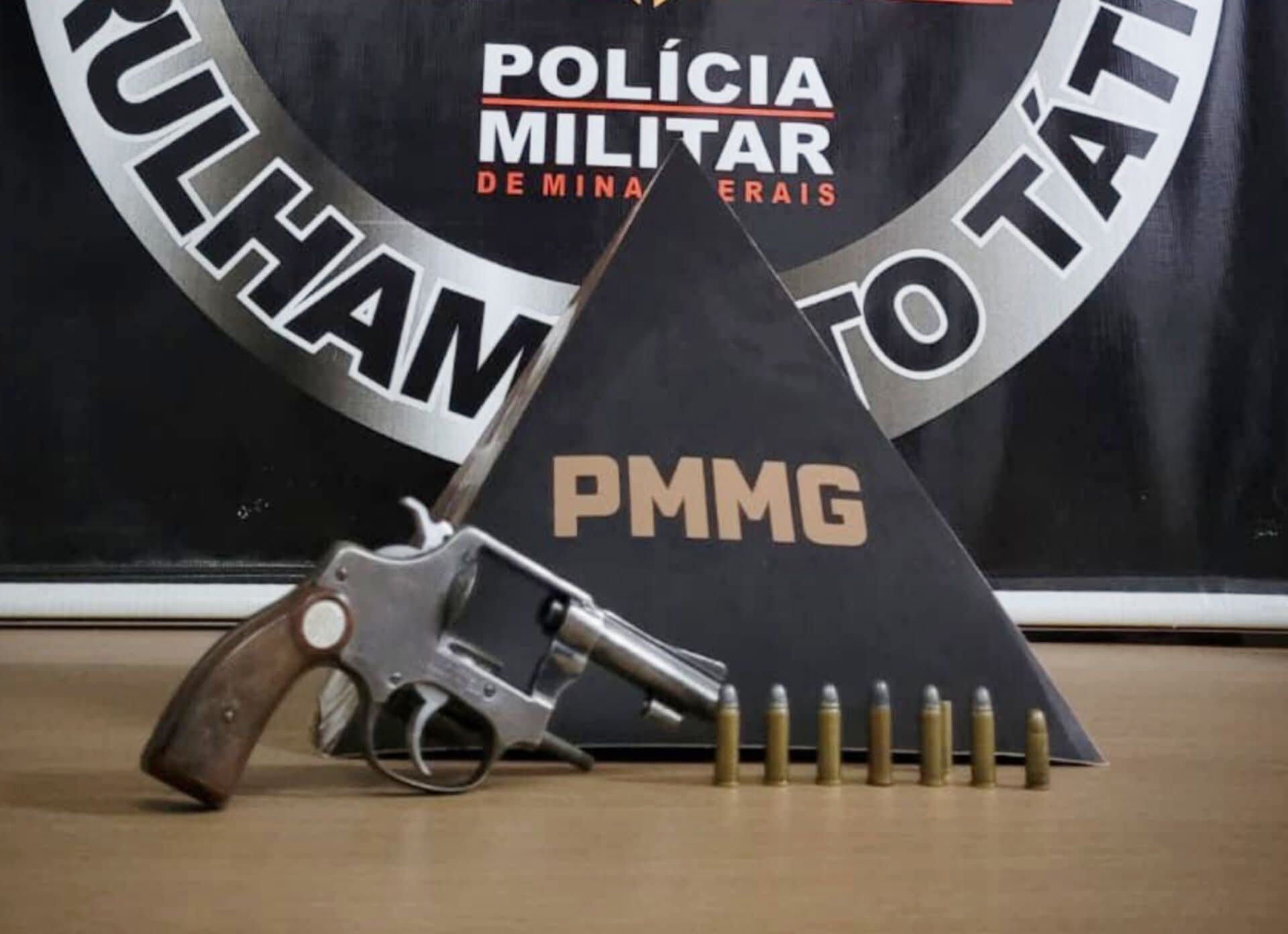 PMMG PRENDE HOMEM E APREENDE REVÓLVER E MUNIÇÕES EM EUGENÓPOLIS
